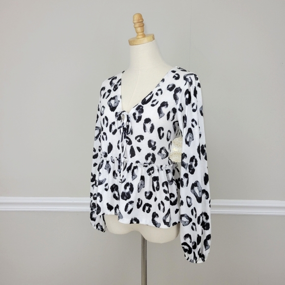 Altar'd State White and Black Print Deep Neckline Shirt Top Size XS - Picture 2 of 8